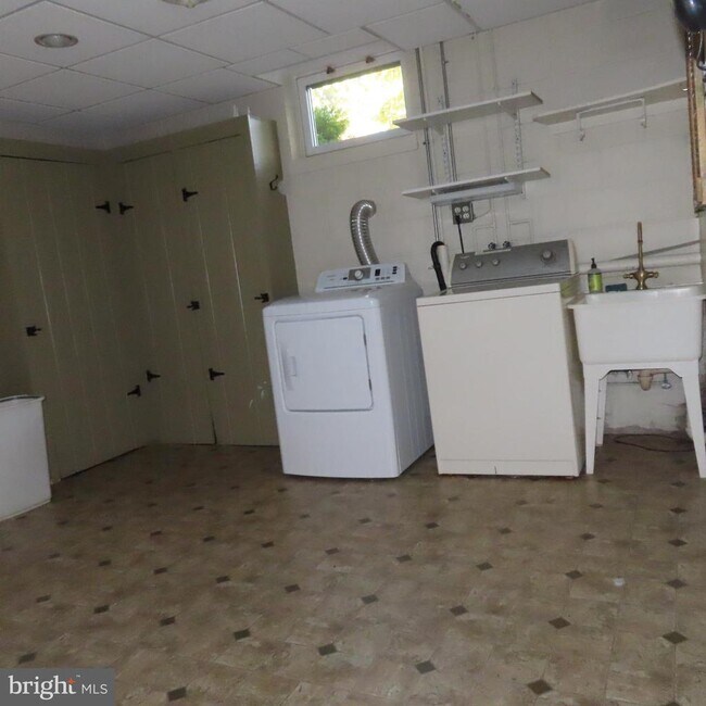 Building Photo - 14109 Buchanan Trail W