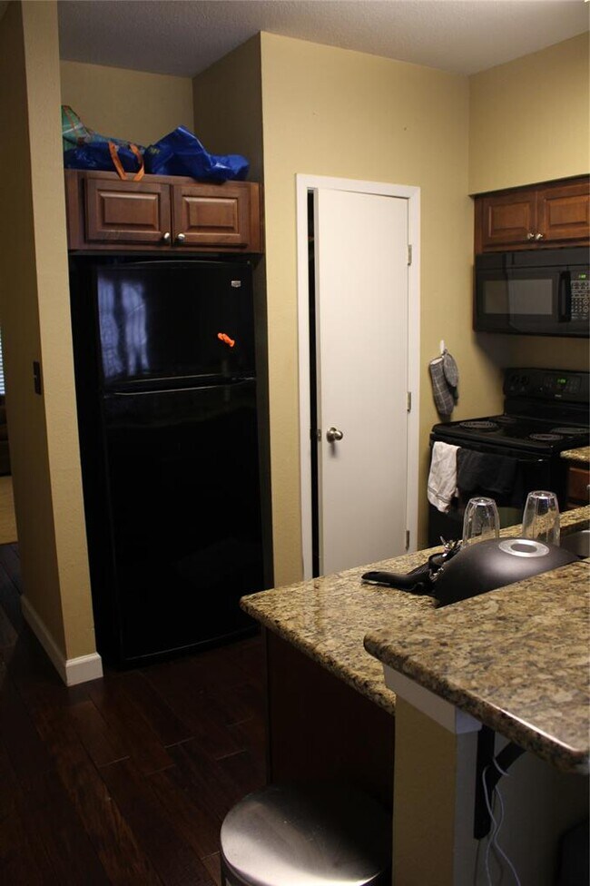 Building Photo - 2801 Rio Grande St