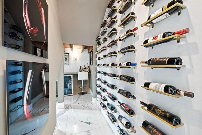 Building Photo - 8599 Tower Bridge Ct