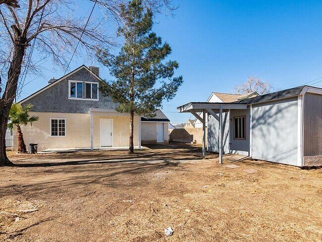Building Photo - 44202 Heaton Ave