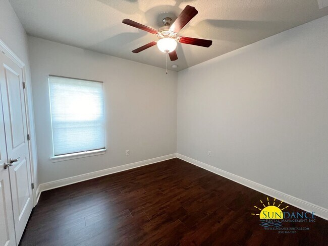 Building Photo - Stunning 4-Bedroom Home in Navarre, Just 3-Miles to Navarre Beach!