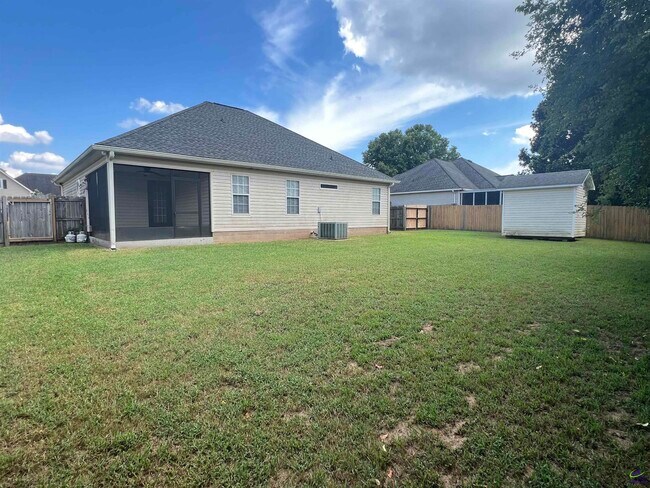 Building Photo - 226 Golden Eagle Dr