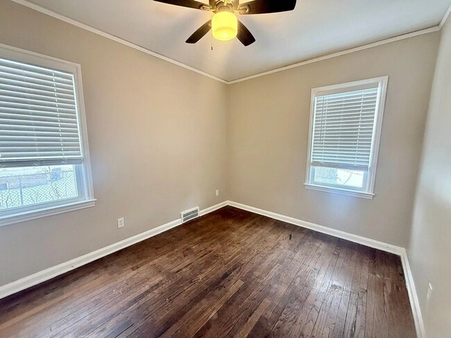 Building Photo - 4 Bedroom Home with Stainless Steel Appliances