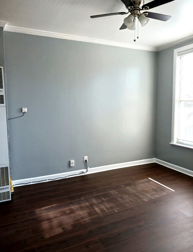 Building Photo - 2126 W 18th Pl