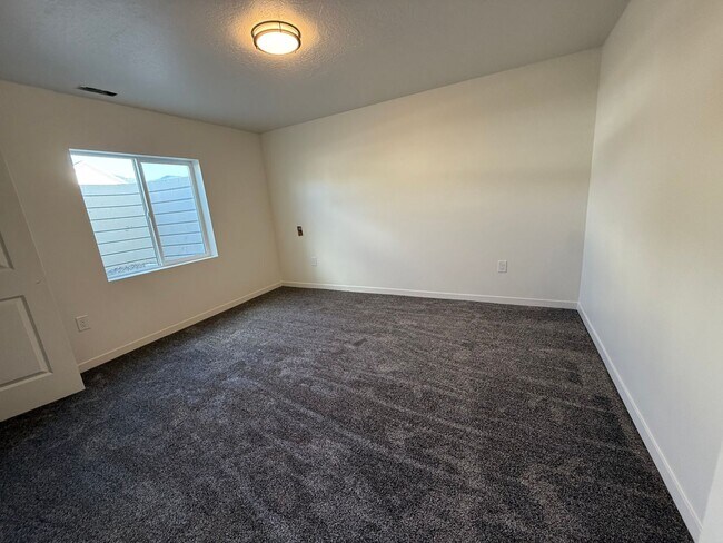 Building Photo - 881 W Sagewood Dr