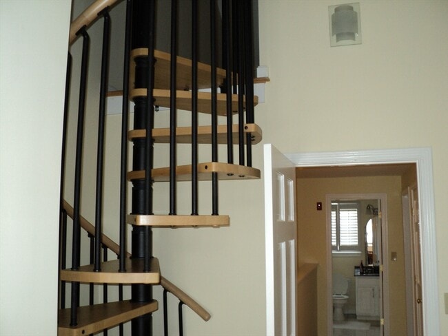 Building Photo - 40 Tisdale Dr