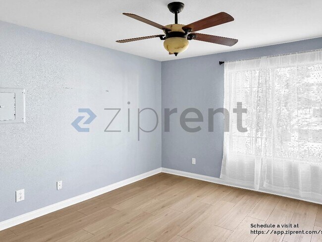 Building Photo - 5500 Owensmouth Ave