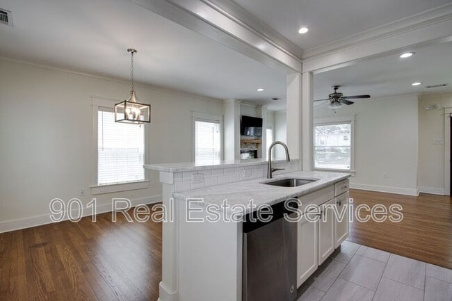 Building Photo - 1805 Lyndale Ave