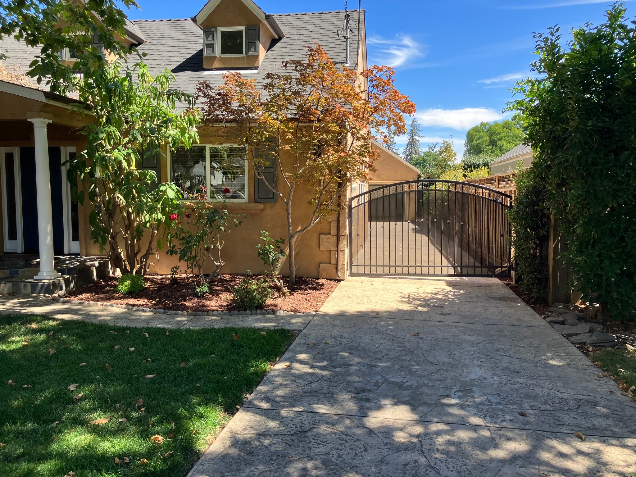 Building Photo - 1466 Iris Ct