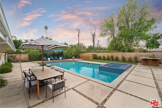 Building Photo - 4731 Deseret Dr