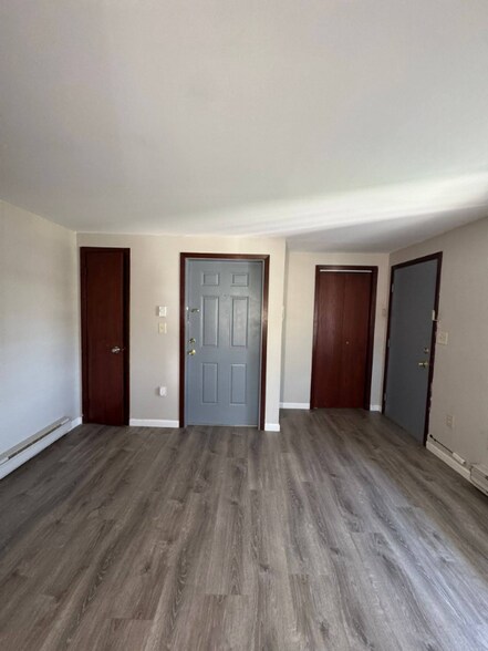 Building Photo - 344 S 6th St