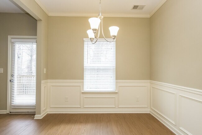 Building Photo - 520 Hill Crest Cir