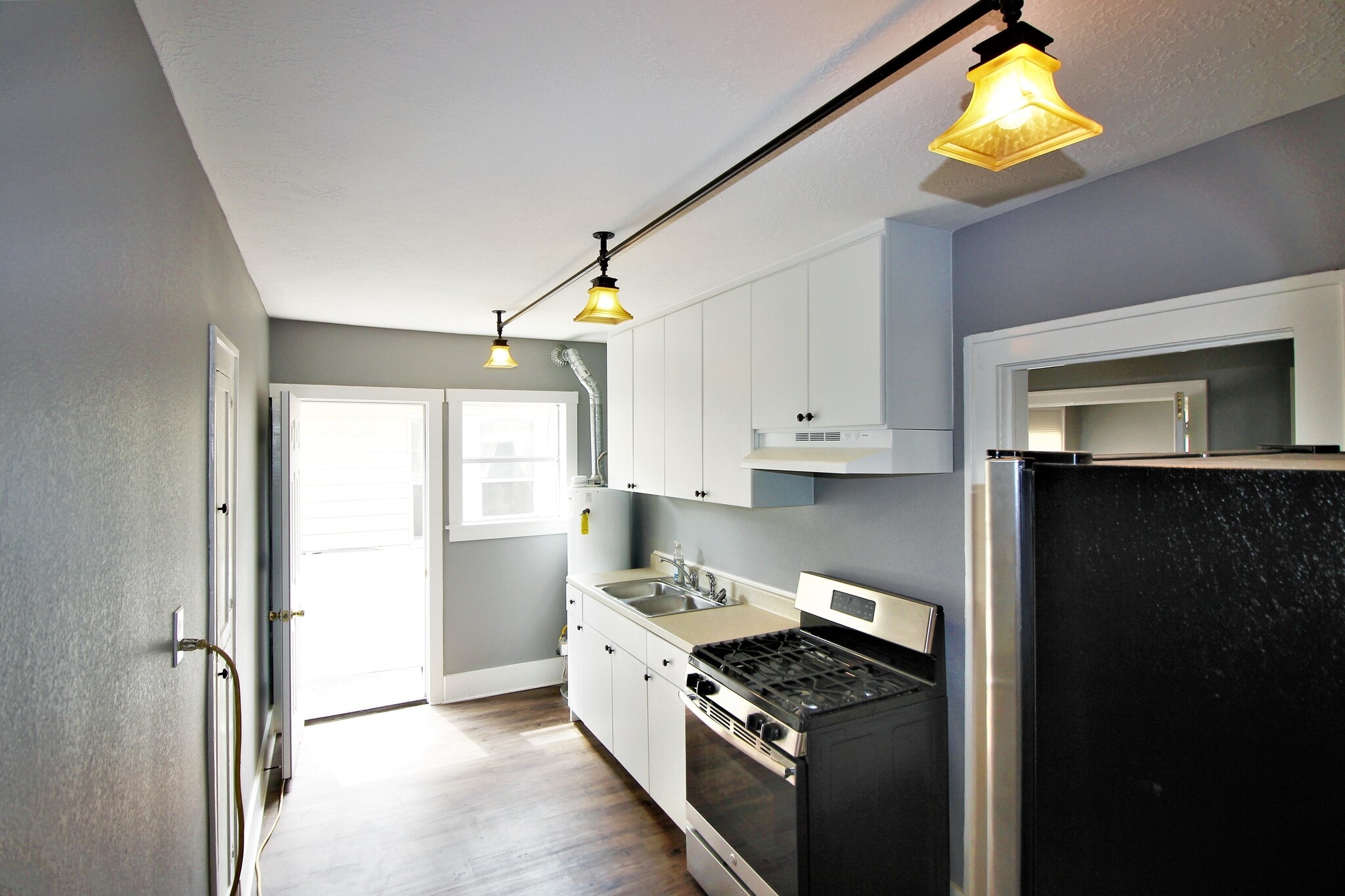 Building Photo - 4405 Woodside St