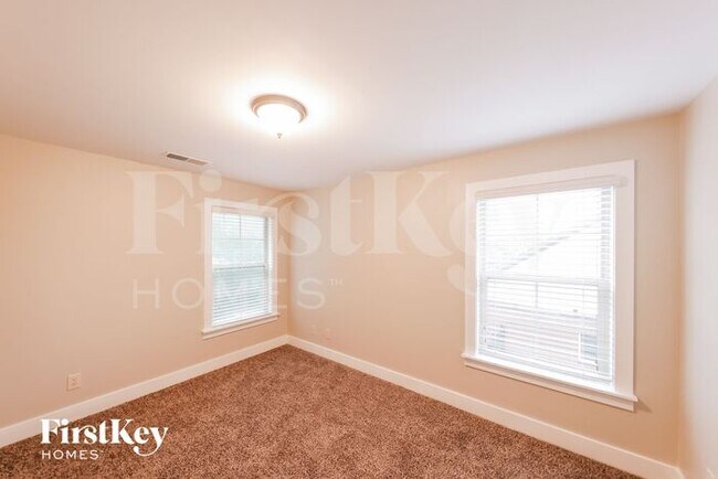 Building Photo - 256 Kingston Cir