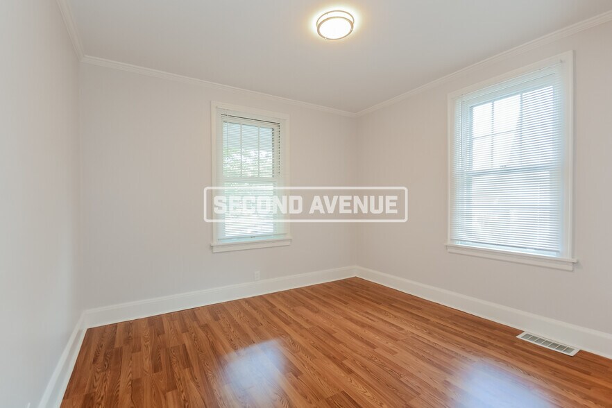 Building Photo - 3983 Lovell Ave