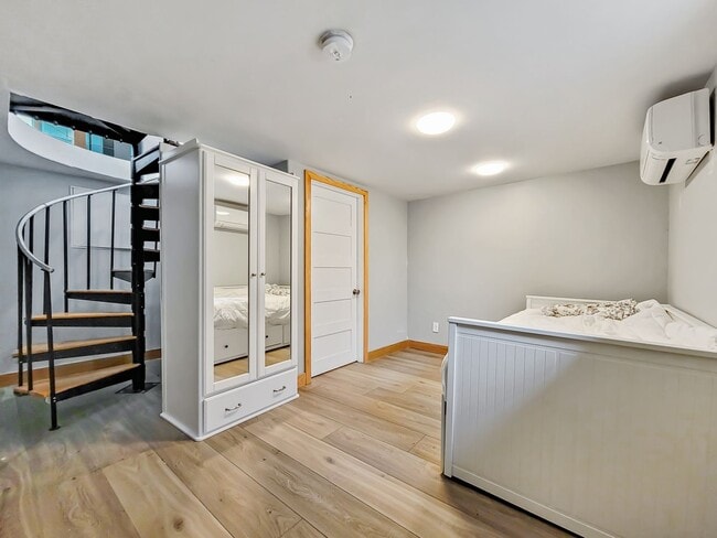 Building Photo - Remodeled Alki Beach Home with Puget Sound Views