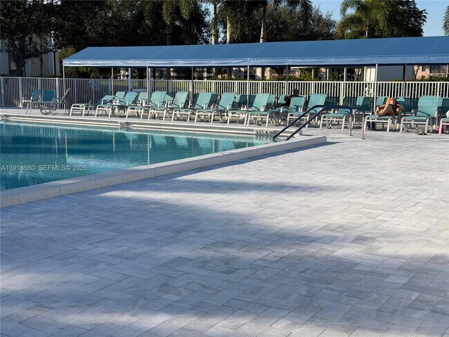 Building Photo - 7290 Kinghurst Dr