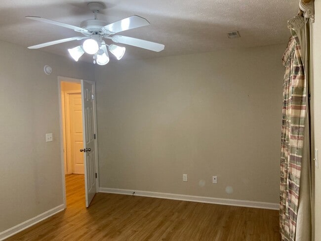 Building Photo - 106 Walnut Trace Cir