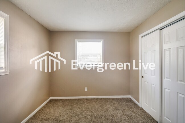 Building Photo - 4619 N Richardt Ave