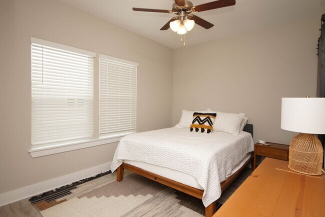Building Photo - Great Location in Freeport