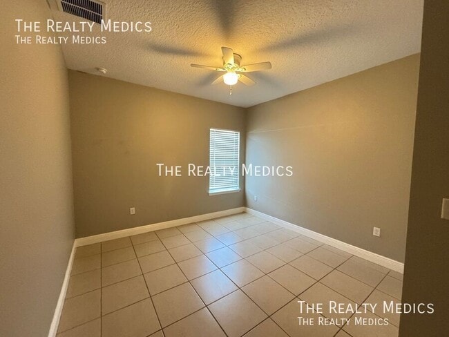 Building Photo - 765 Platypus Ct