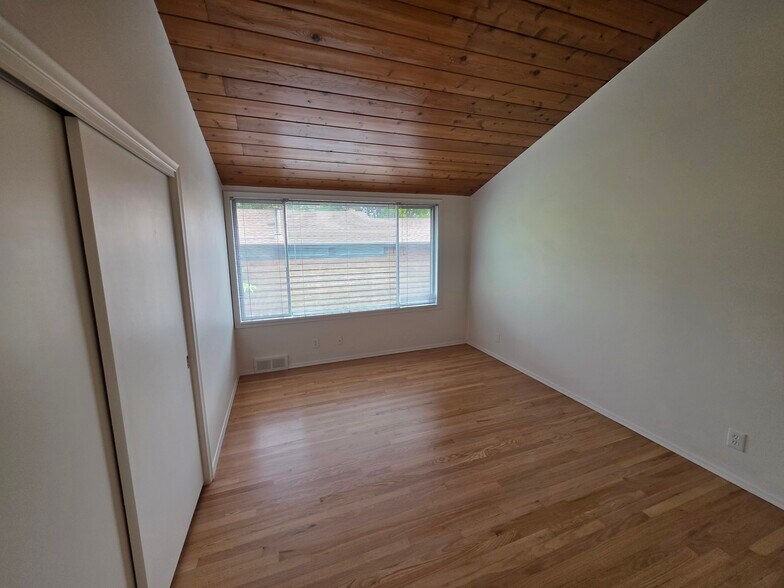 Building Photo - 4405 Rockhill Rd