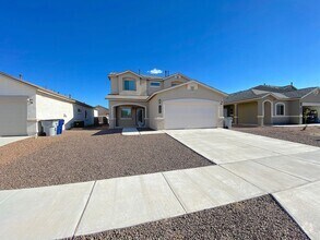 Building Photo - East El Paso 3 bed Refrig A/C w/ Gorgeous ...