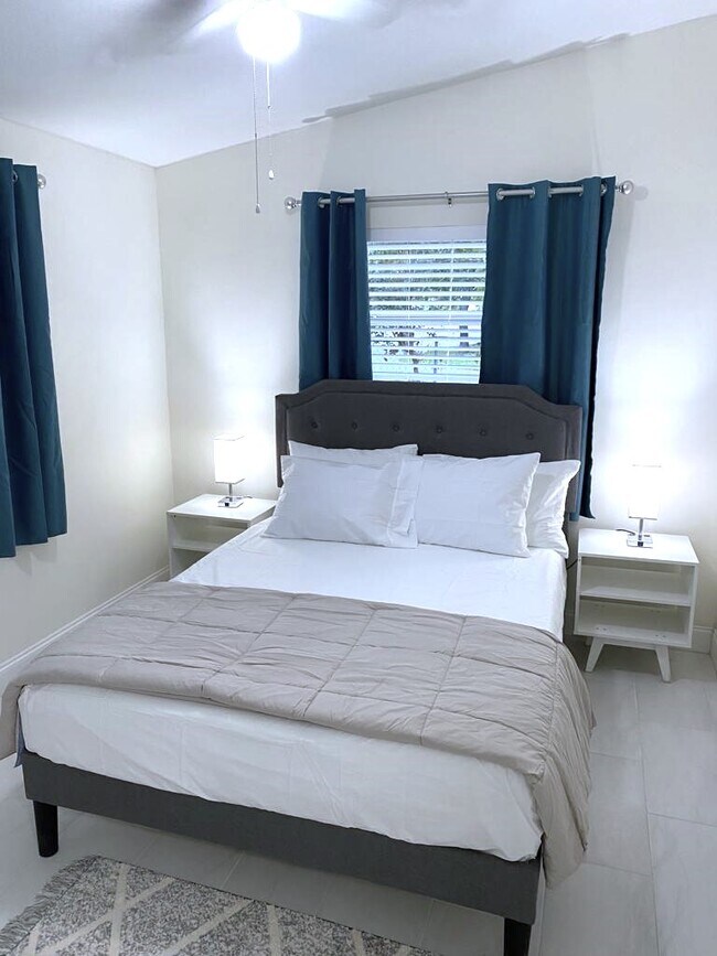 Building Photo - 3000 NW 10th Ave