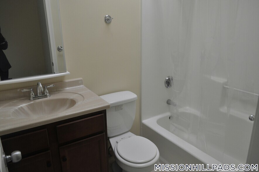 Building Photo - 13 Ruggles St