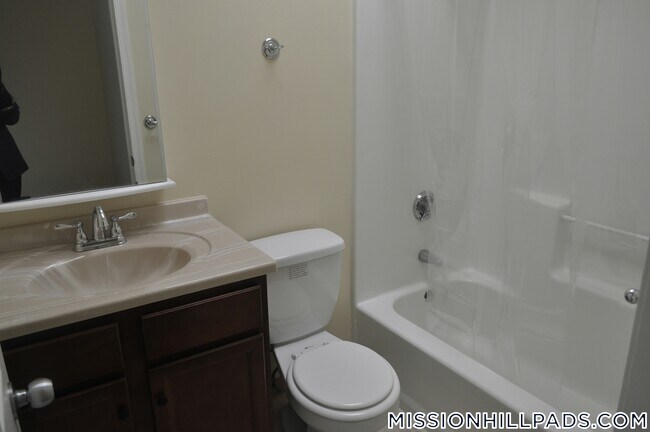 Building Photo - 13 Ruggles St
