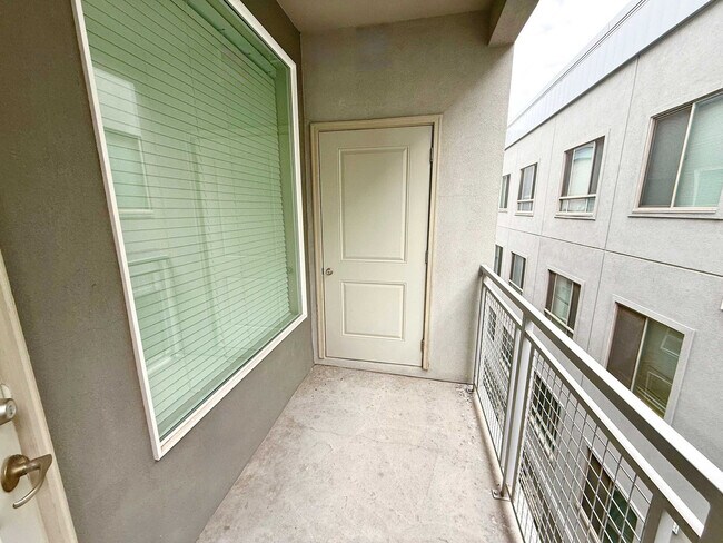 Building Photo - 460 E 400 S