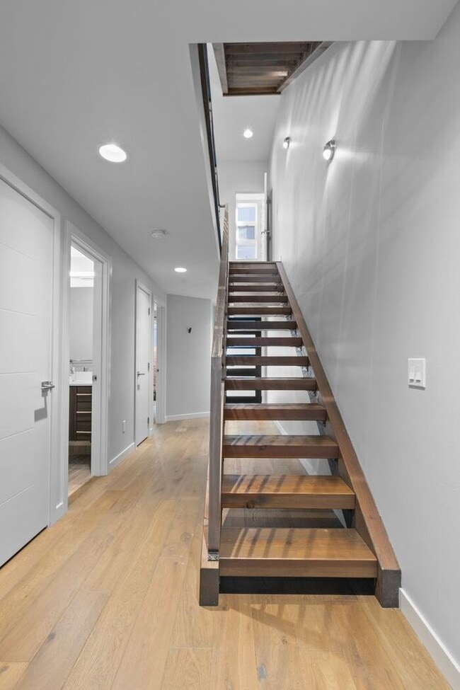 Building Photo - Stunning AIR CONDITIONED Alki Townhome w/ Rooftop Ocean View