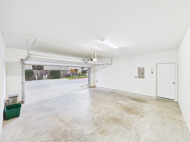 Building Photo - 8918 Terrace Pass Dr