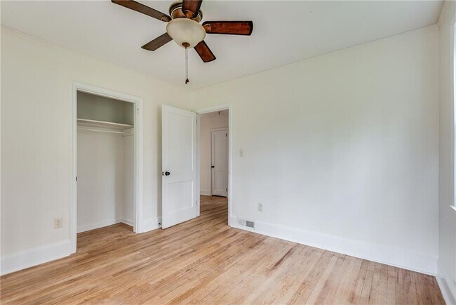 Building Photo - 1287 Eastland Rd SE