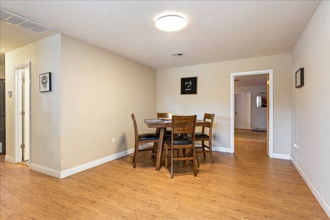 Building Photo - 3308 NW Atlanta Ave