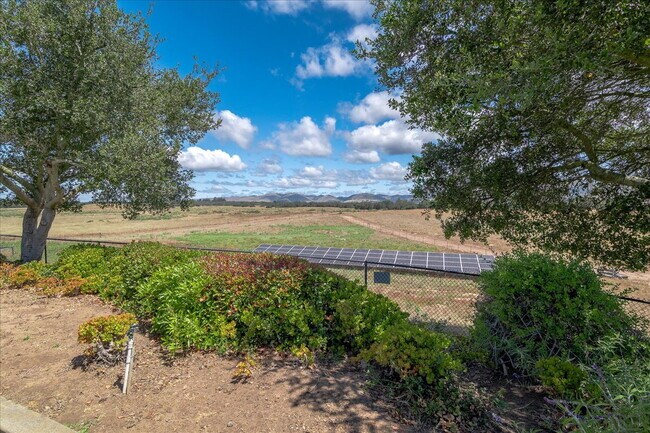 Building Photo - Private Gated Mini-Ranch • 7+ Acres • Luxury Country Living • Indoor Pool • Horses Welcome
