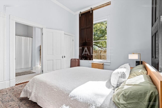 Building Photo - Beautiful Victorian Home in the Heart of S...