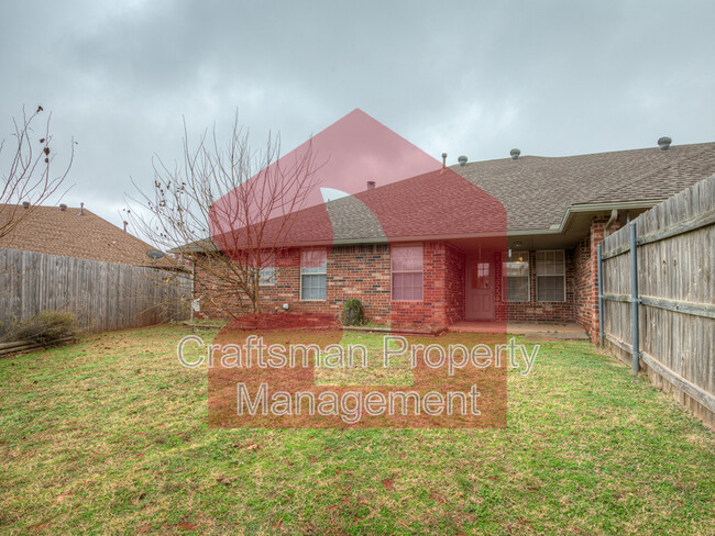 Building Photo - 2711 Silvertree Dr