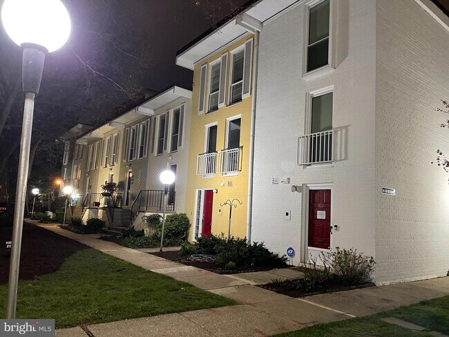 Building Photo - 803 Delaware Ave SW