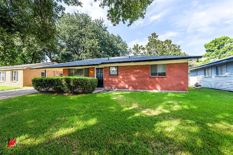 Building Photo - 1913 Lee St