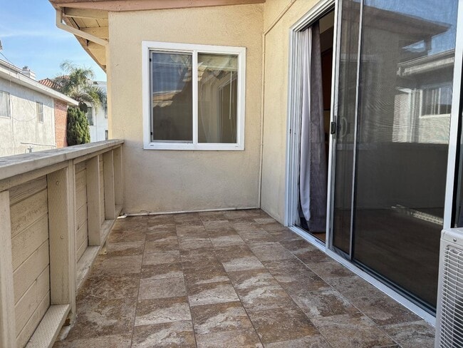 Building Photo - 11719 Mayfield Ave