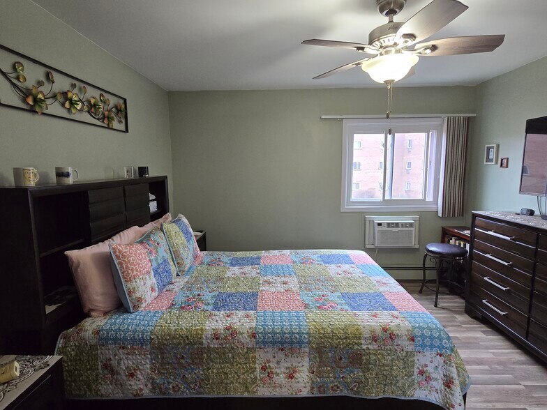 Building Photo - 161 W Elk Trl