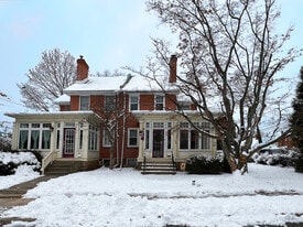 Building Photo - 225 S 4th St