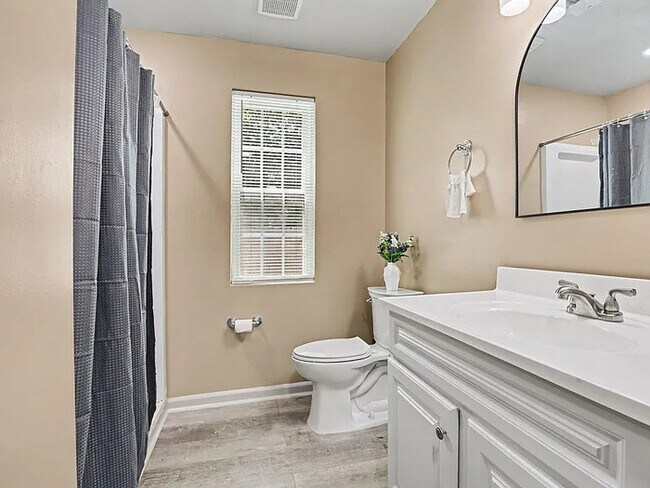 Building Photo - Lease OR Lease to Own