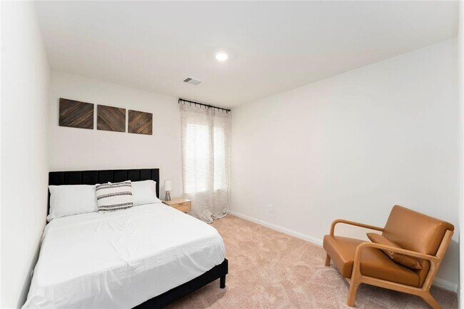 Building Photo - 408 Elaine Vly Dr