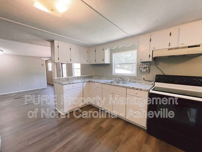 Building Photo - 26 Magic Dr