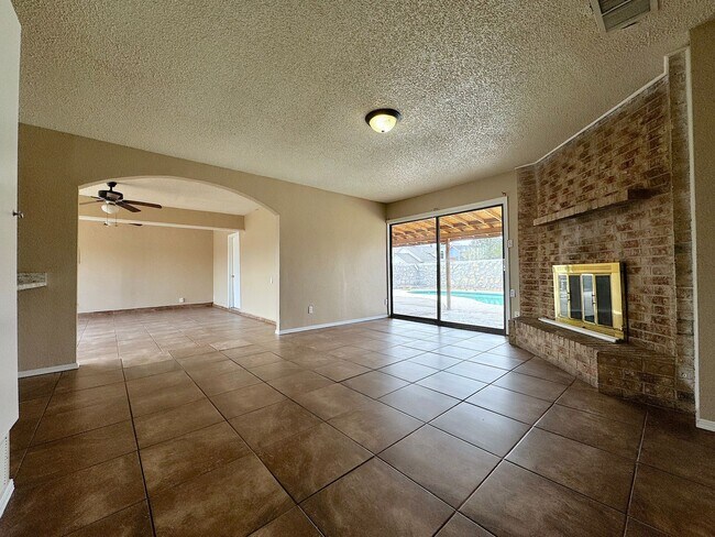 Building Photo - Northeast El Paso 3 Bed Refrig A/C with Pool!