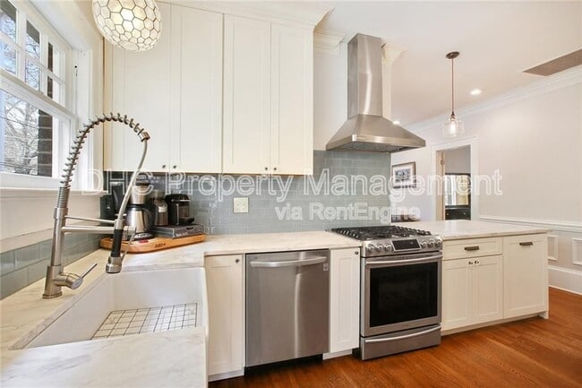 Building Photo - 939 Euclid Ave NE