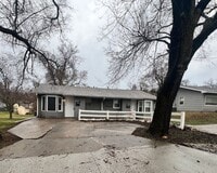 Building Photo - Grandview 2-Bed/1-Bath Duplex