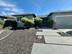 Building Photo - Immaculate shape 3 bedroom 2.5 bath home in San Leandro
